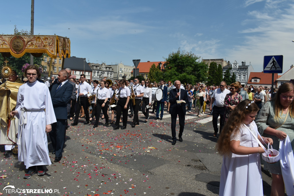 Ulicami Strzelna przeszła procesja Bożego Ciała - galeria