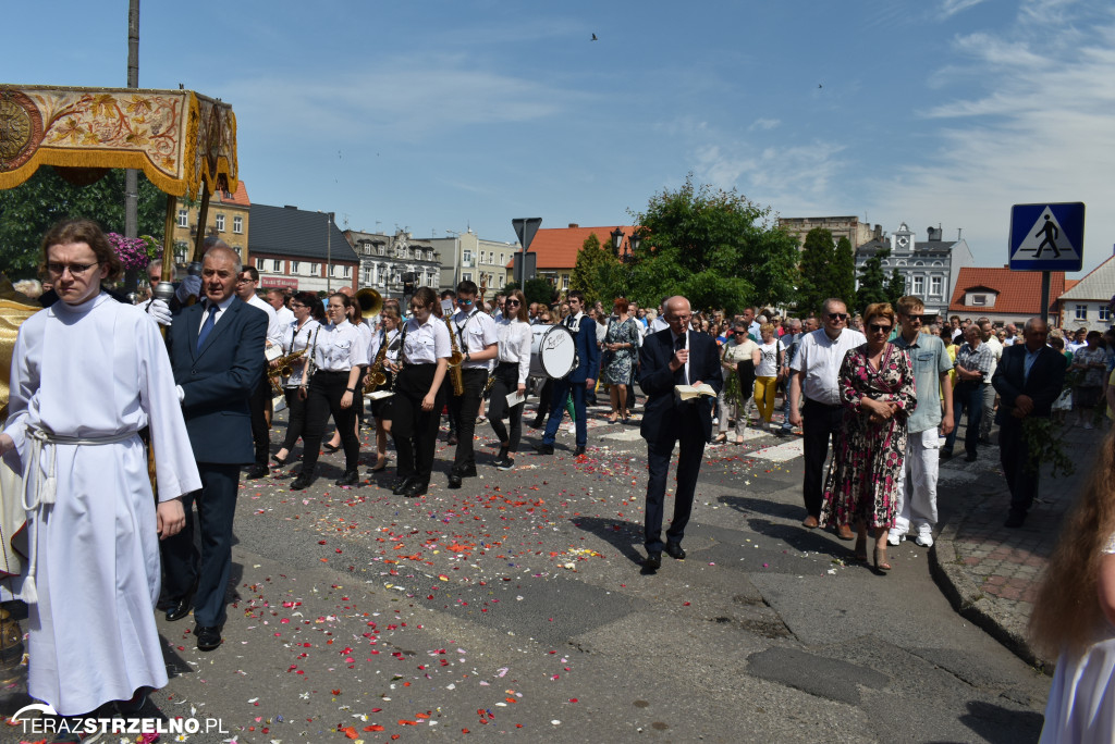Ulicami Strzelna przeszła procesja Bożego Ciała - galeria