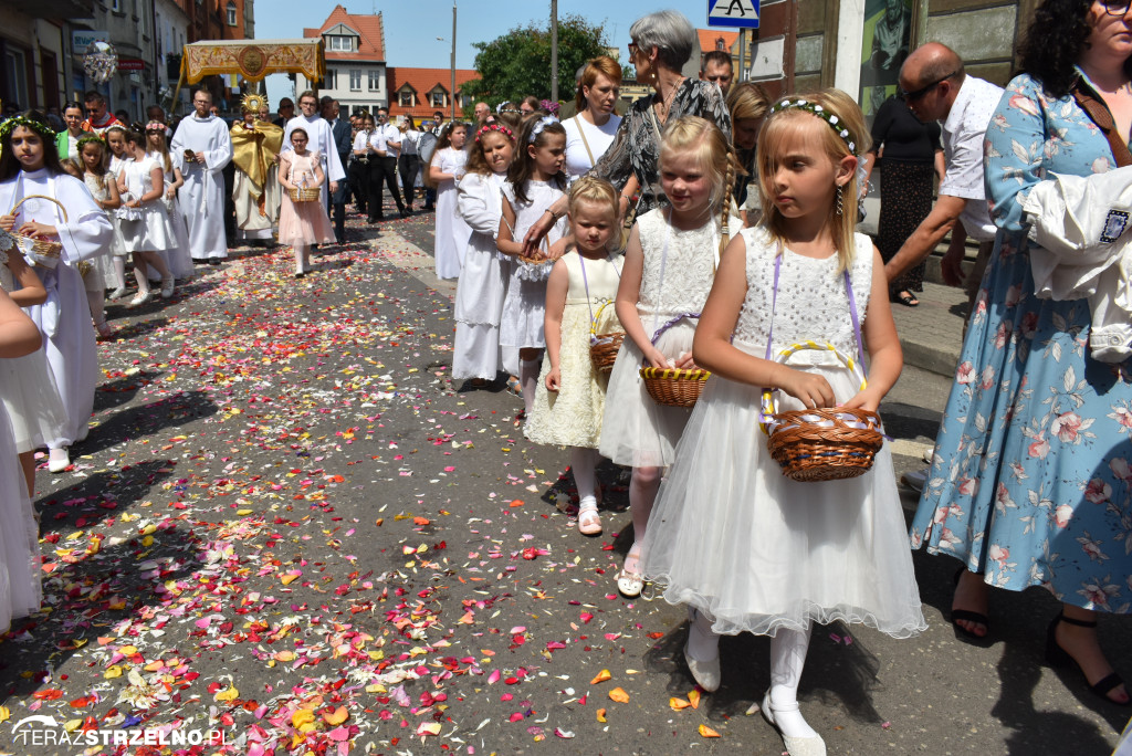 Ulicami Strzelna przeszła procesja Bożego Ciała - galeria