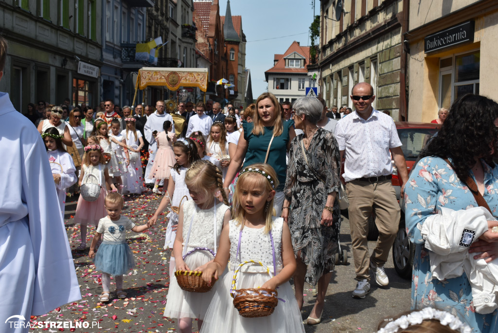 Ulicami Strzelna przeszła procesja Bożego Ciała - galeria