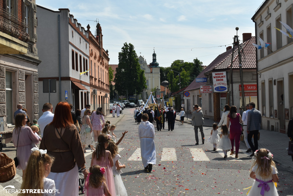 Ulicami Strzelna przeszła procesja Bożego Ciała - galeria