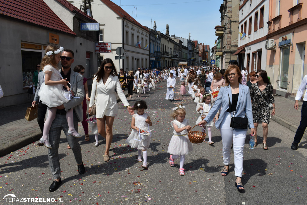 Ulicami Strzelna przeszła procesja Bożego Ciała - galeria