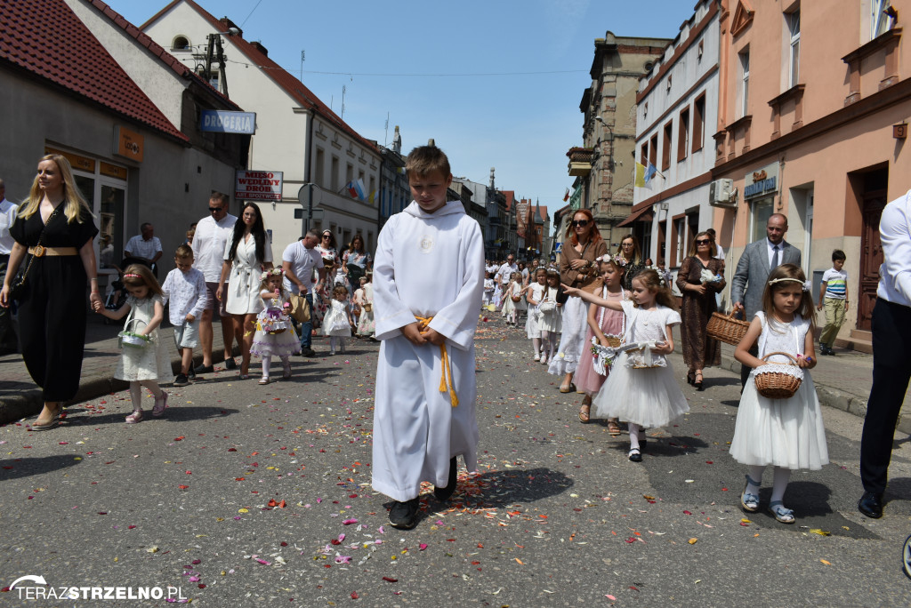 Ulicami Strzelna przeszła procesja Bożego Ciała - galeria