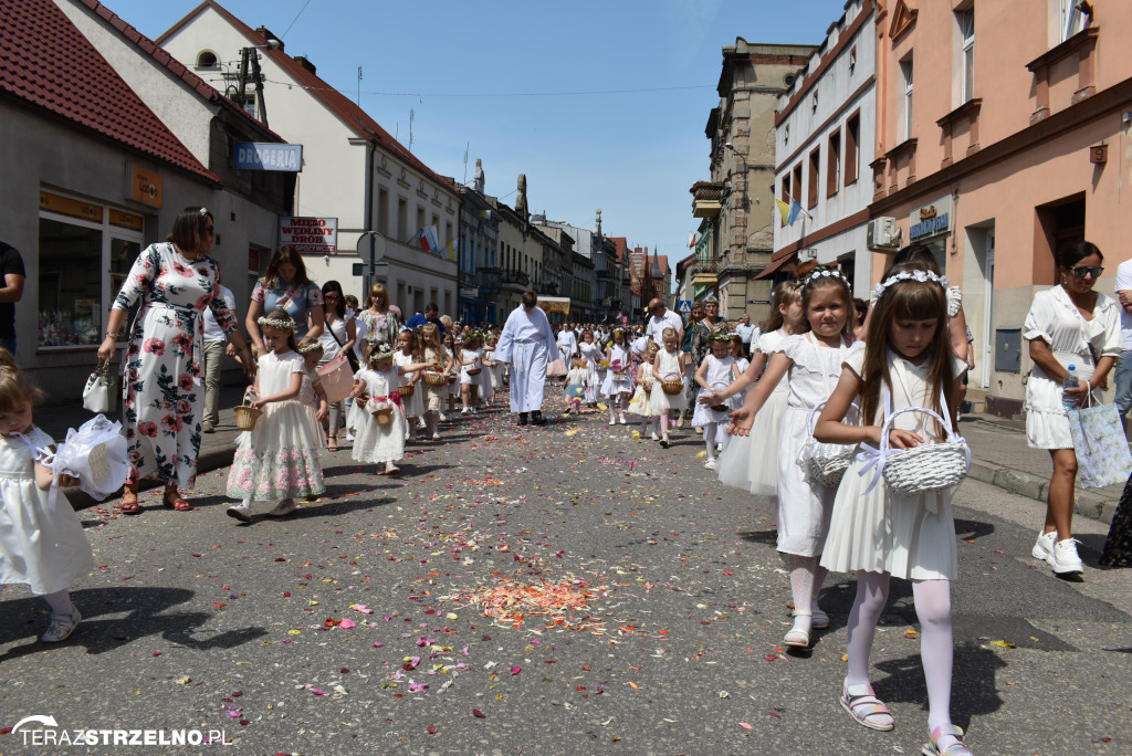 Ulicami Strzelna przeszła procesja Bożego Ciała - galeria