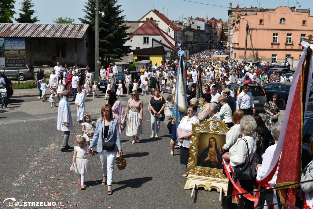 Ulicami Strzelna przeszła procesja Bożego Ciała - galeria