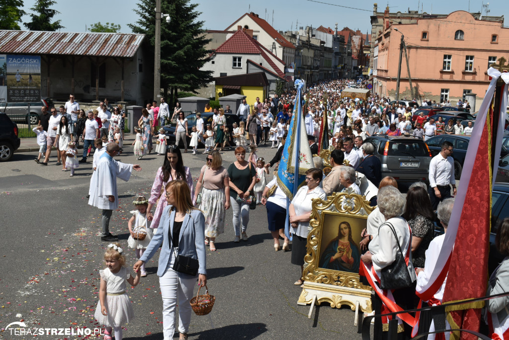 Ulicami Strzelna przeszła procesja Bożego Ciała - galeria