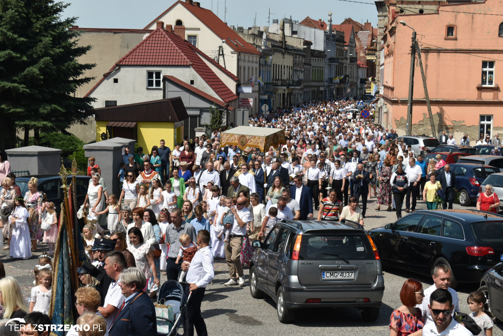 Ulicami Strzelna przeszła procesja Bożego Ciała - galeria