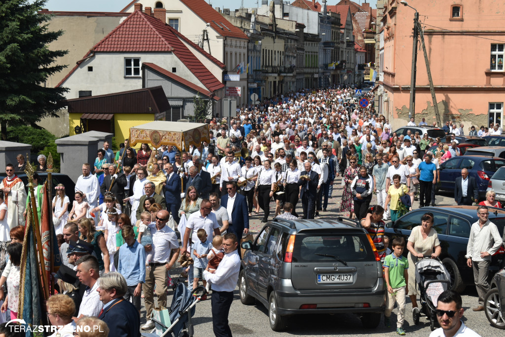 Ulicami Strzelna przeszła procesja Bożego Ciała - galeria