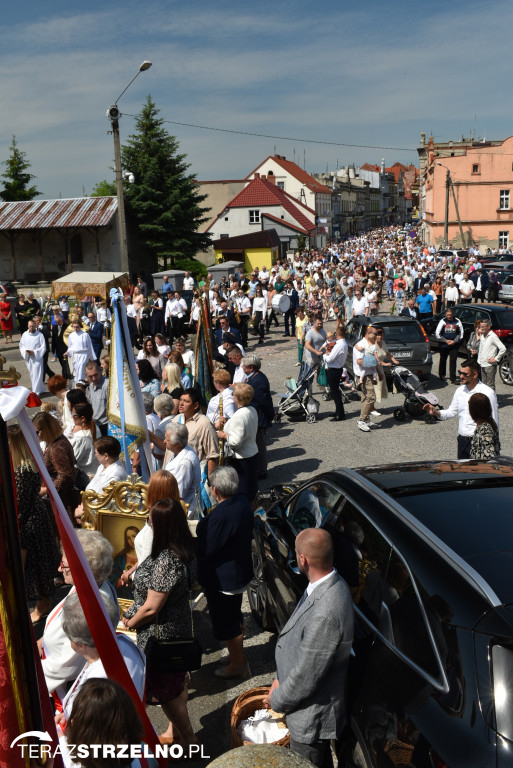 Ulicami Strzelna przeszła procesja Bożego Ciała - galeria