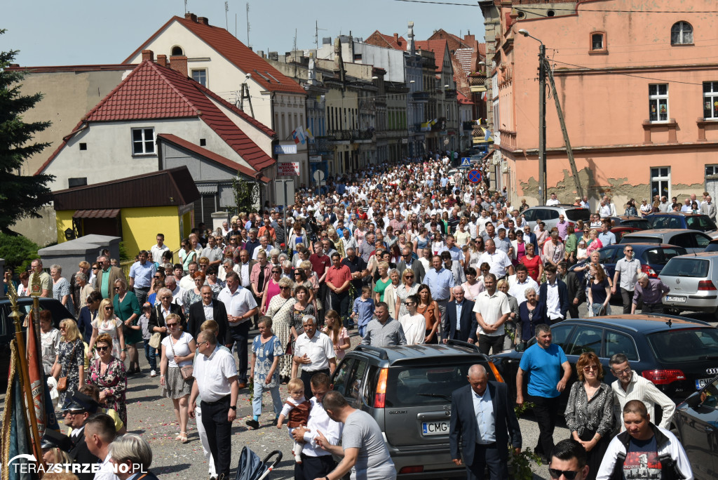 Ulicami Strzelna przeszła procesja Bożego Ciała - galeria
