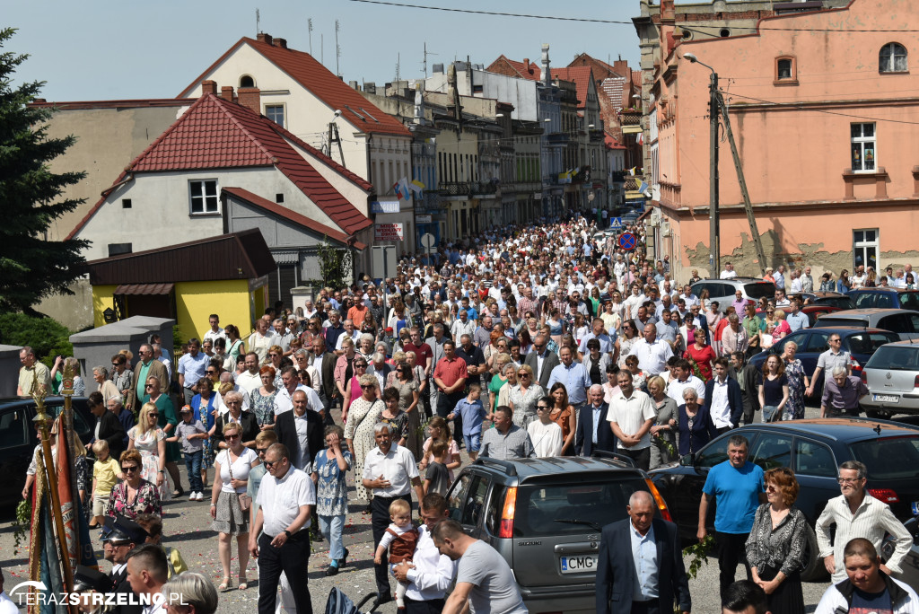 Ulicami Strzelna przeszła procesja Bożego Ciała - galeria