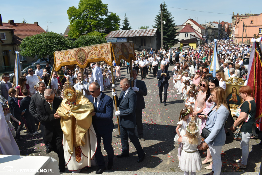 Ulicami Strzelna przeszła procesja Bożego Ciała - galeria