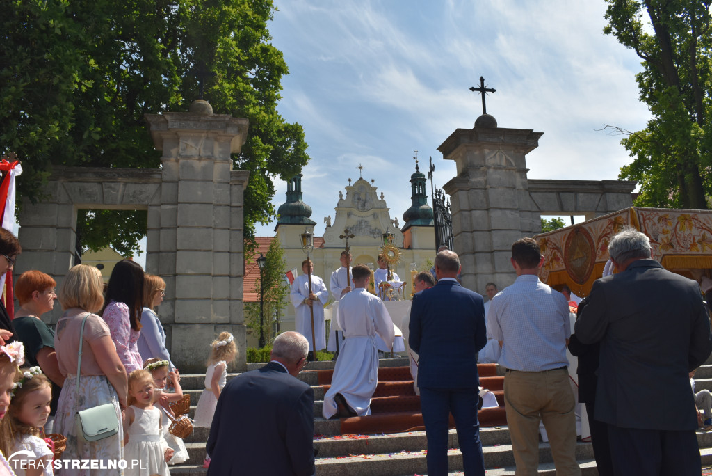 Ulicami Strzelna przeszła procesja Bożego Ciała - galeria