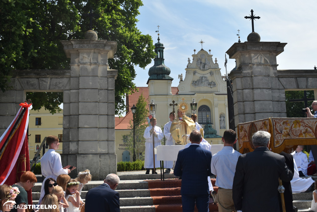 Ulicami Strzelna przeszła procesja Bożego Ciała - galeria
