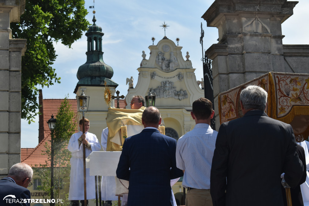 Ulicami Strzelna przeszła procesja Bożego Ciała - galeria