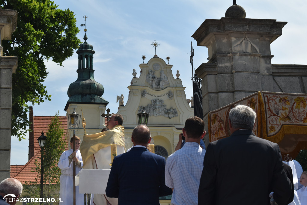 Ulicami Strzelna przeszła procesja Bożego Ciała - galeria
