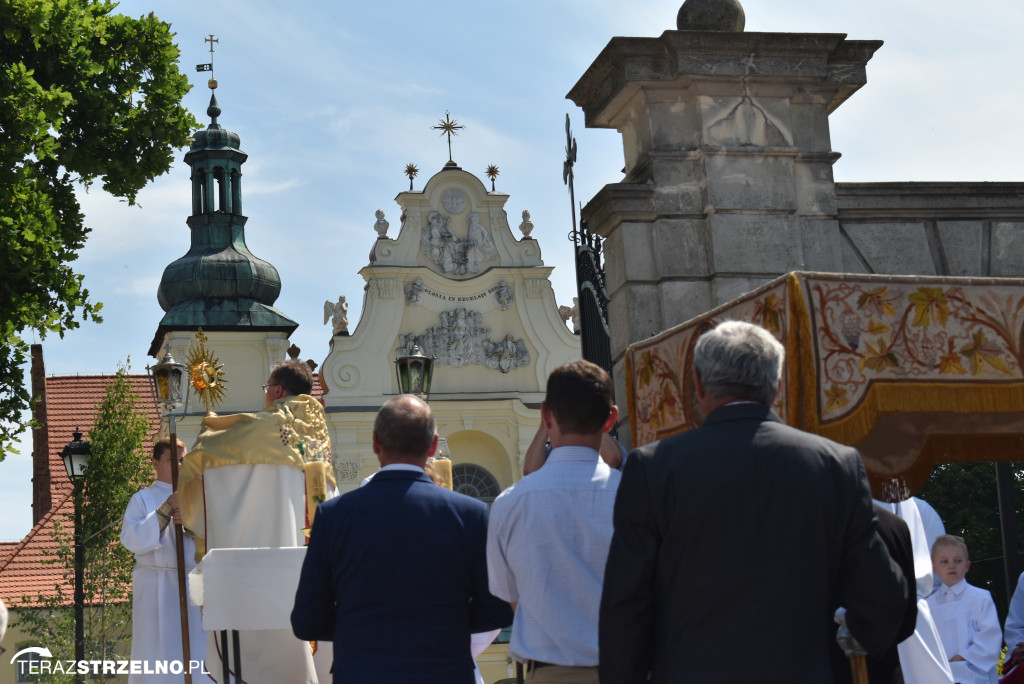 Ulicami Strzelna przeszła procesja Bożego Ciała - galeria