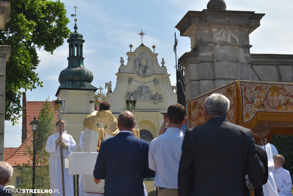 Ulicami Strzelna przeszła procesja Bożego Ciała - galeria