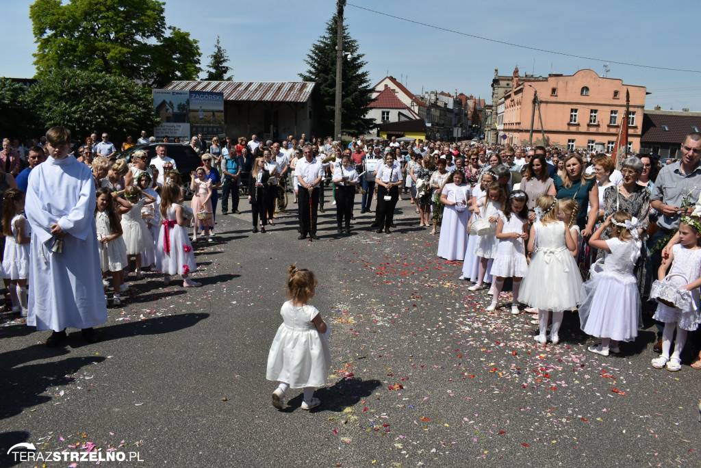 Ulicami Strzelna przeszła procesja Bożego Ciała - galeria