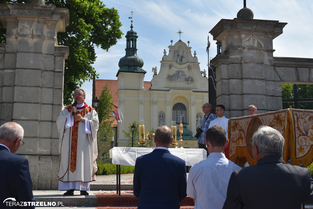 Ulicami Strzelna przeszła procesja Bożego Ciała - galeria