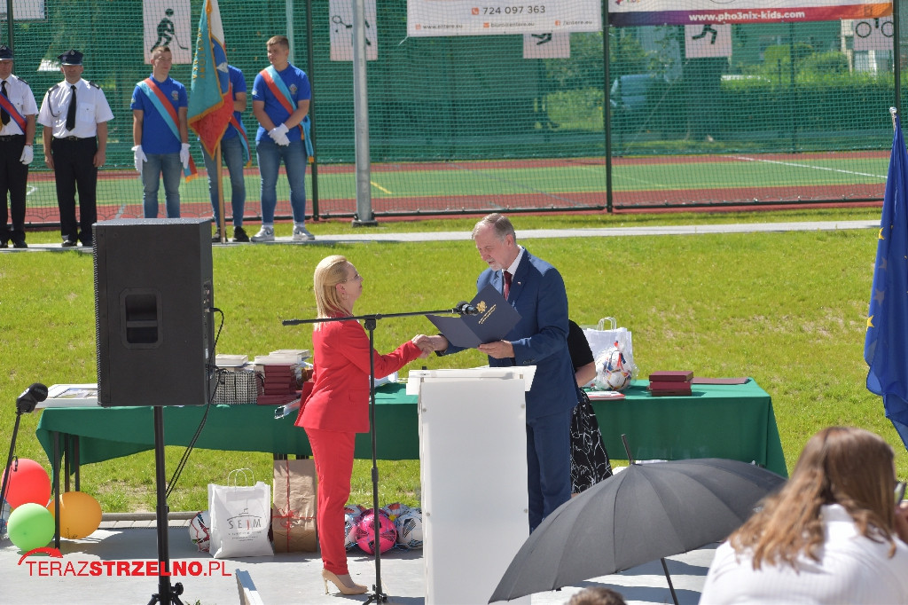 Ósmoklasiści pożegnali swoją szkołę w Strzelnie