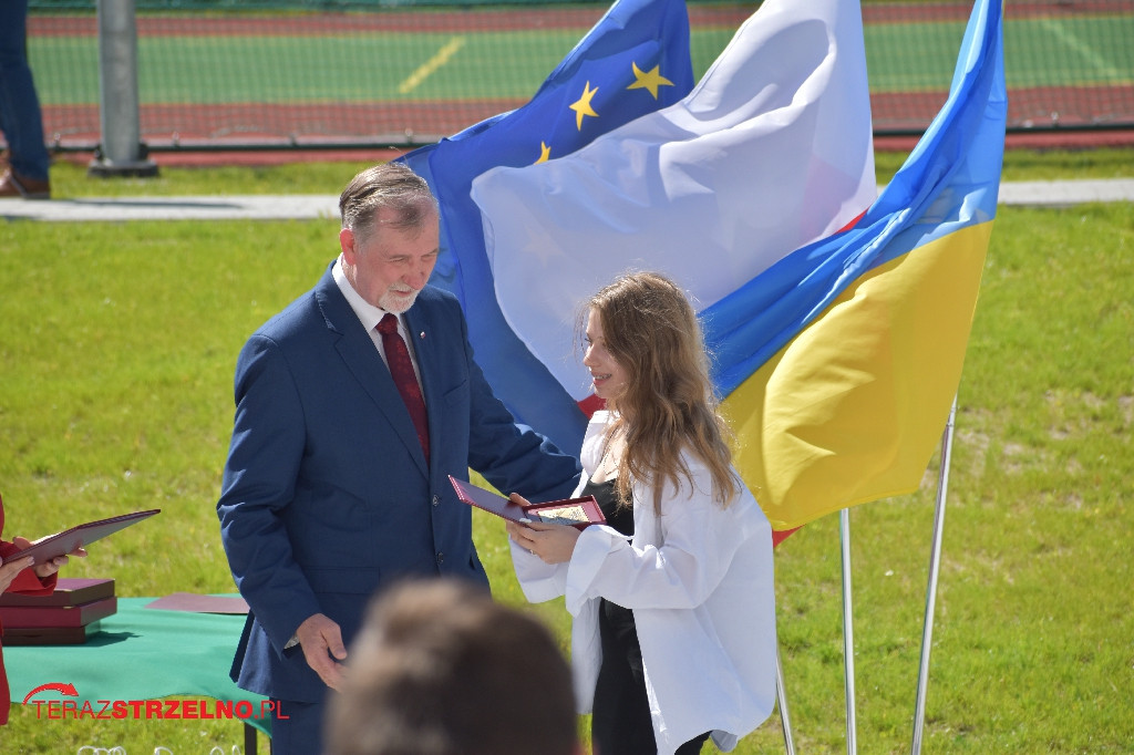 Ósmoklasiści pożegnali swoją szkołę w Strzelnie