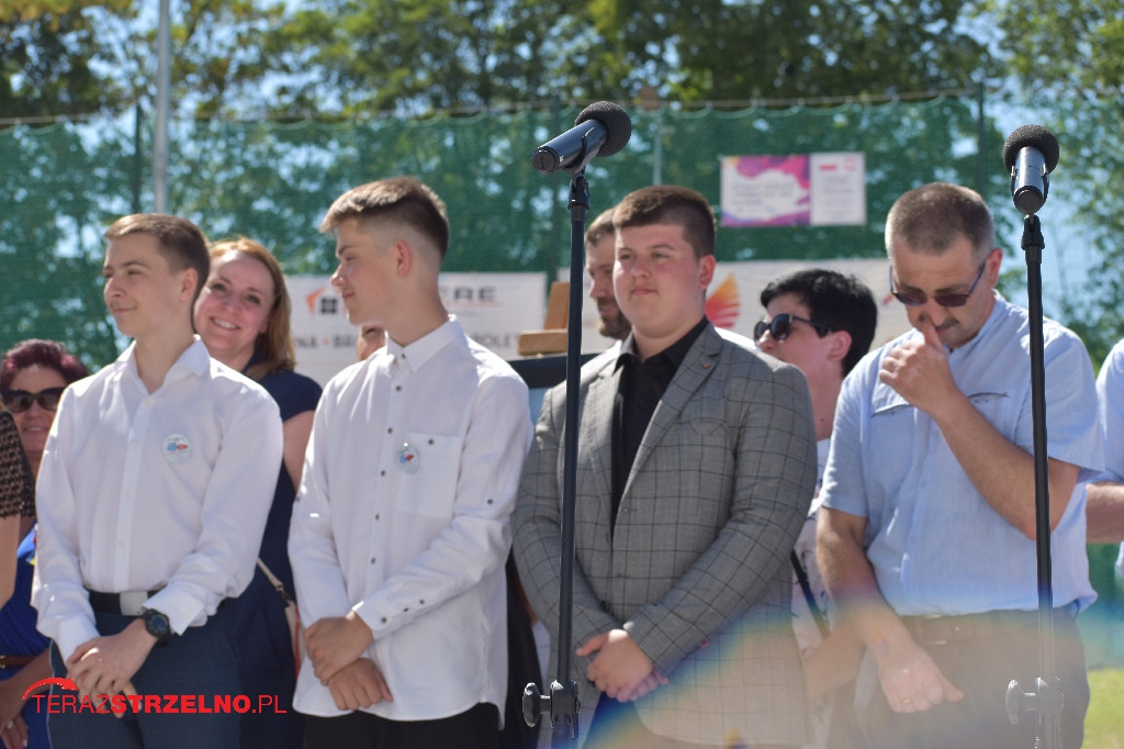 Ósmoklasiści pożegnali swoją szkołę w Strzelnie