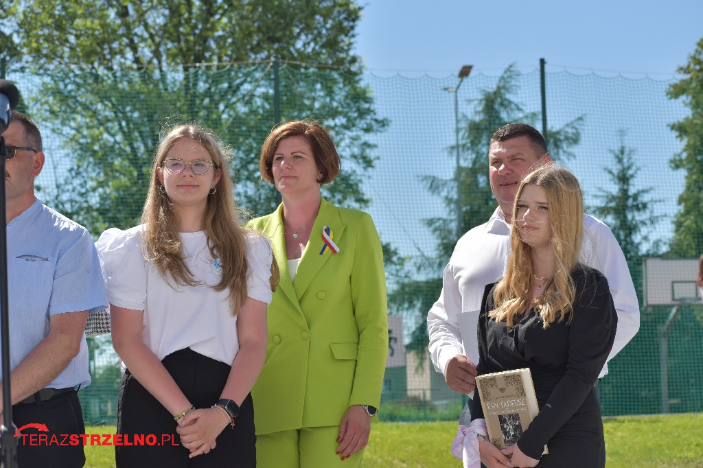 Ósmoklasiści pożegnali swoją szkołę w Strzelnie