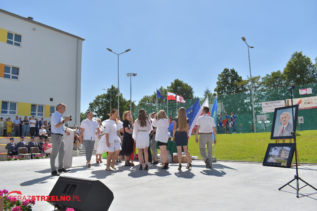 Ósmoklasiści pożegnali swoją szkołę w Strzelnie