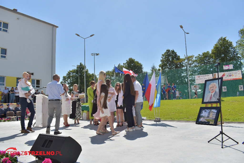 Ósmoklasiści pożegnali swoją szkołę w Strzelnie