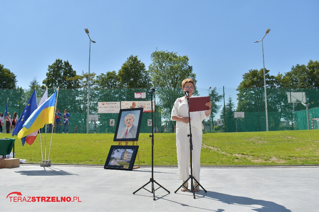Ósmoklasiści pożegnali swoją szkołę w Strzelnie