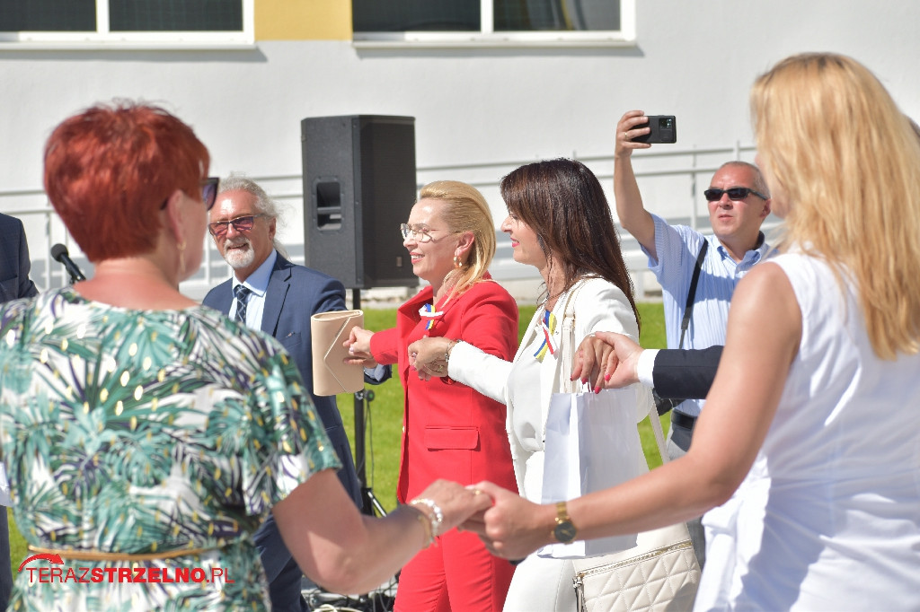 Ósmoklasiści pożegnali swoją szkołę w Strzelnie