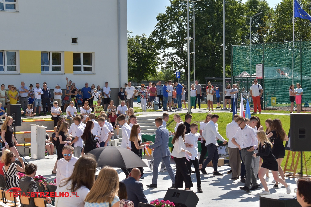 Ósmoklasiści pożegnali swoją szkołę w Strzelnie