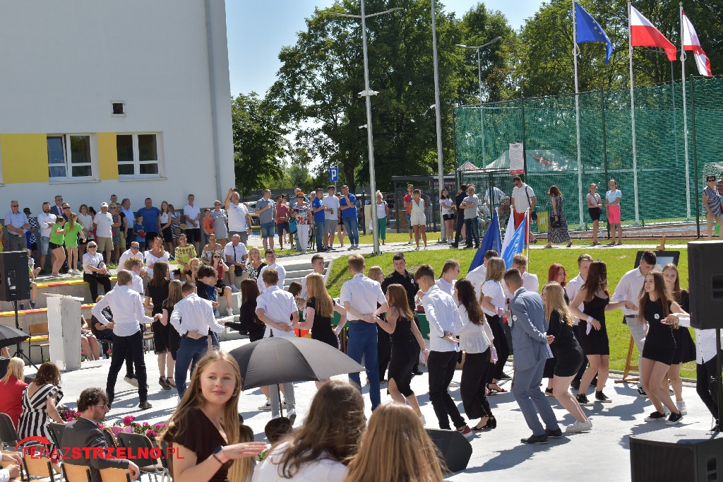 Ósmoklasiści pożegnali swoją szkołę w Strzelnie