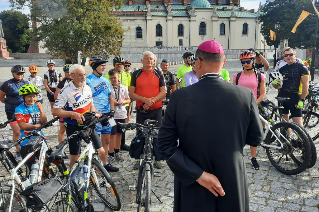 Pielgrzymki rowerowe już w drodze m.in. ze Strzelna [ZDJĘCIA]