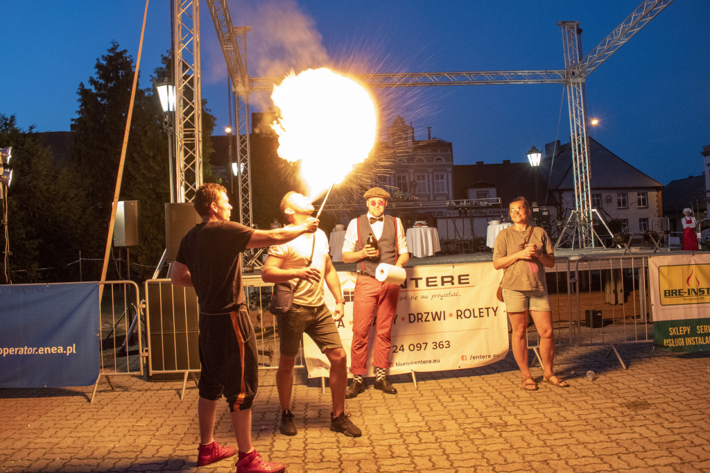 Wieczorne show na Festiwalu Czekolady - artyści zgromadzili tłumy na strzeleńskim Rynku, cz.I