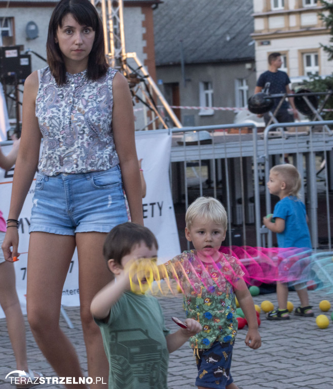 Wieczorne show na Festiwalu Czekolady - artyści zgromadzili tłumy na strzeleńskim Rynku, cz.I