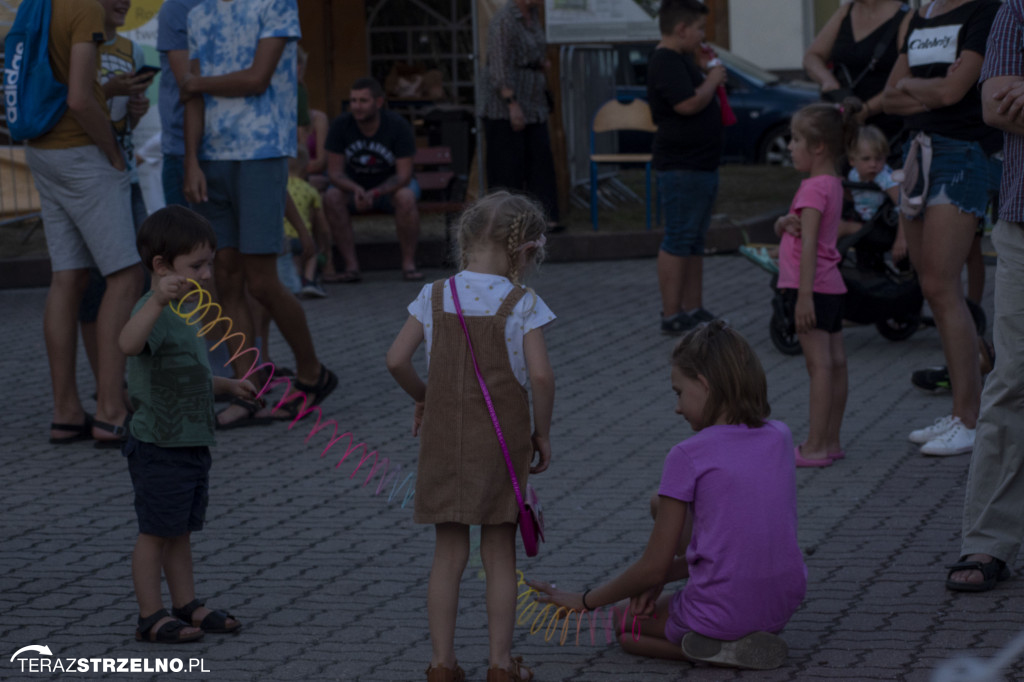 Wieczorne show na Festiwalu Czekolady - artyści zgromadzili tłumy na strzeleńskim Rynku, cz.I