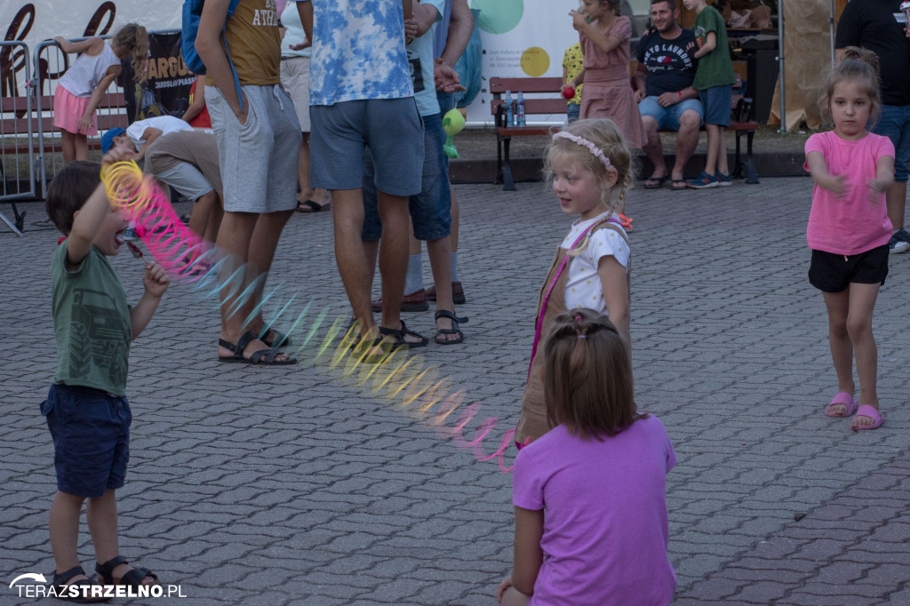 Wieczorne show na Festiwalu Czekolady - artyści zgromadzili tłumy na strzeleńskim Rynku, cz.I