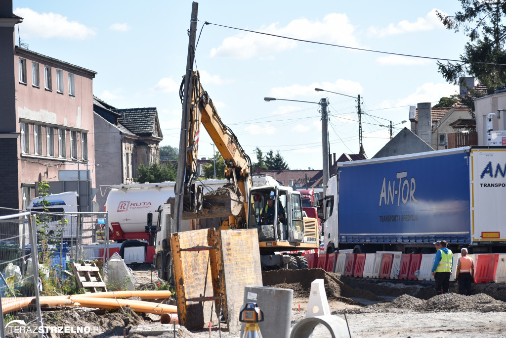 Ronda nabierają kształtu, jednak na razie samochody ciężarowe mają problem.