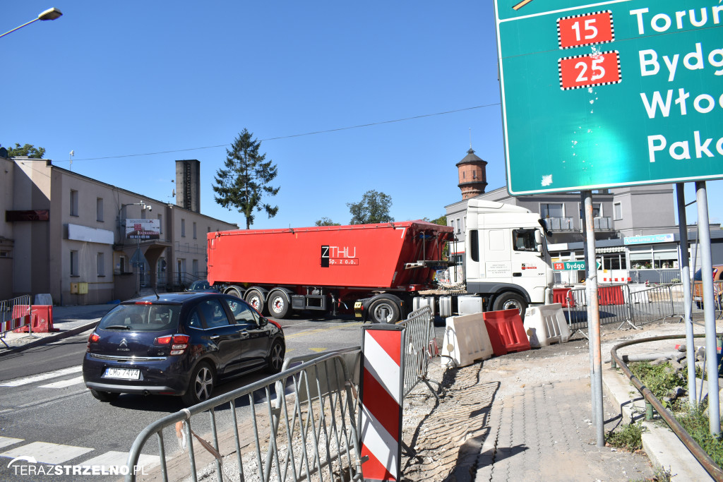 Ronda nabierają kształtu, jednak na razie samochody ciężarowe mają problem.