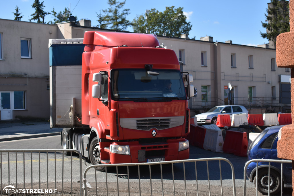 Ronda nabierają kształtu, jednak na razie samochody ciężarowe mają problem.