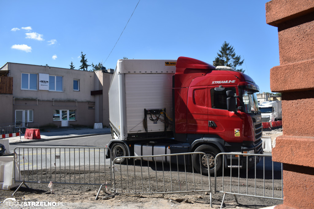 Ronda nabierają kształtu, jednak na razie samochody ciężarowe mają problem.