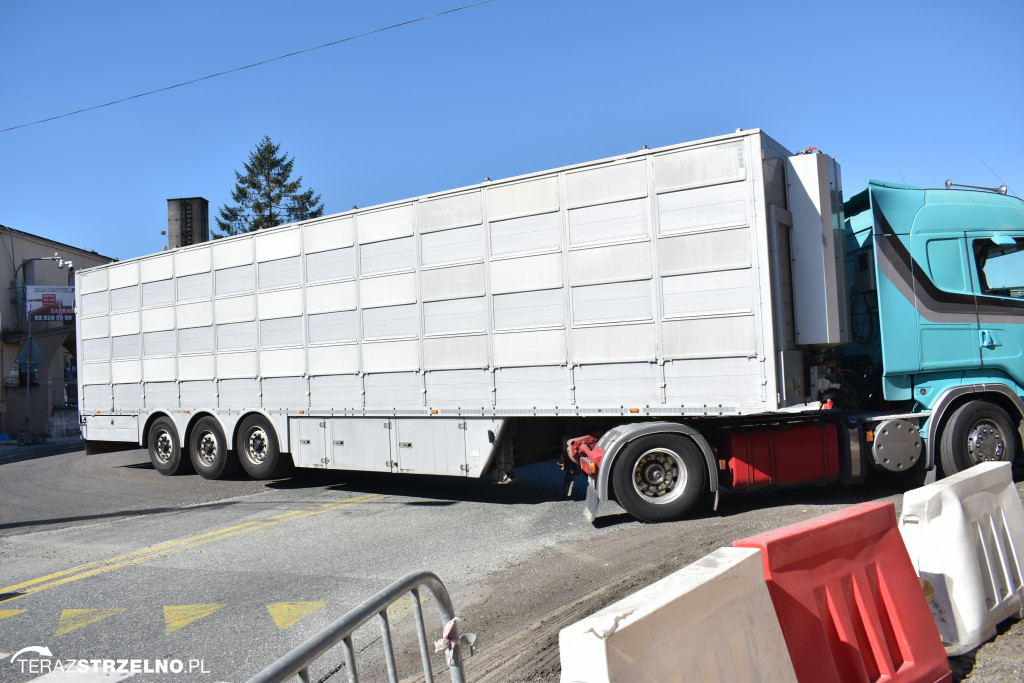 Ronda nabierają kształtu, jednak na razie samochody ciężarowe mają problem.