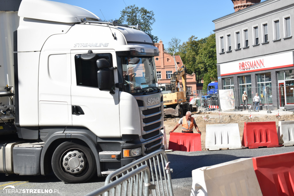 Ronda nabierają kształtu, jednak na razie samochody ciężarowe mają problem.