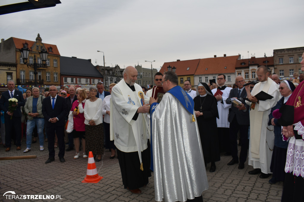 Powitanie Obrazu Matki Bożej Częstochowskiej w Strzelnie