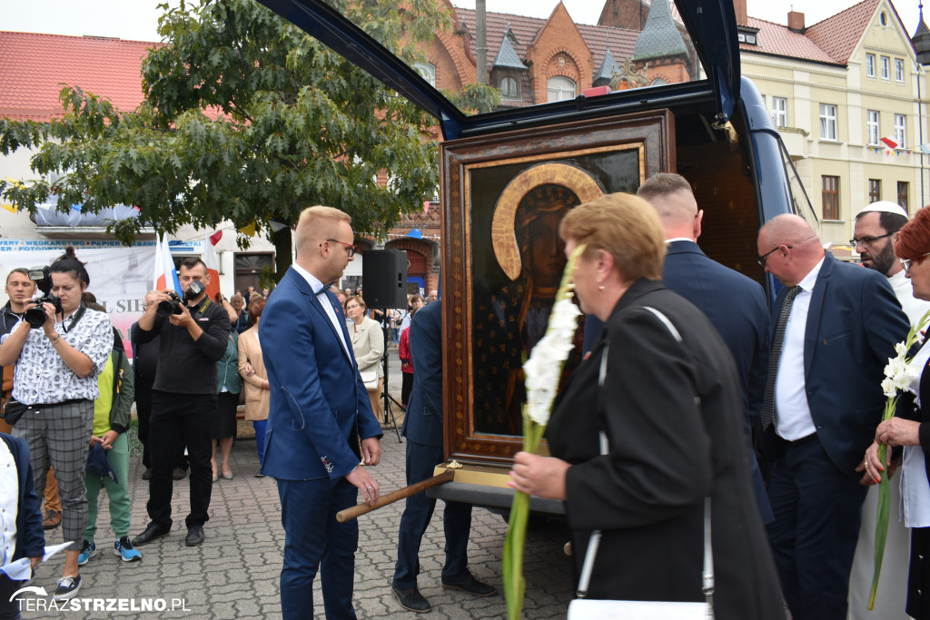 Powitanie Obrazu Matki Bożej Częstochowskiej w Strzelnie