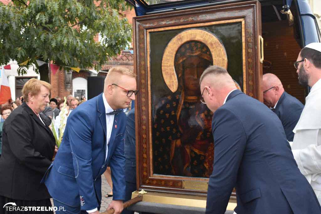 Powitanie Obrazu Matki Bożej Częstochowskiej w Strzelnie