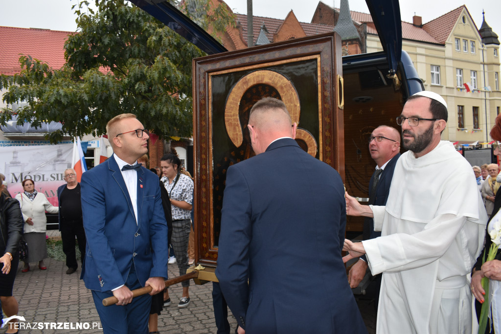 Powitanie Obrazu Matki Bożej Częstochowskiej w Strzelnie