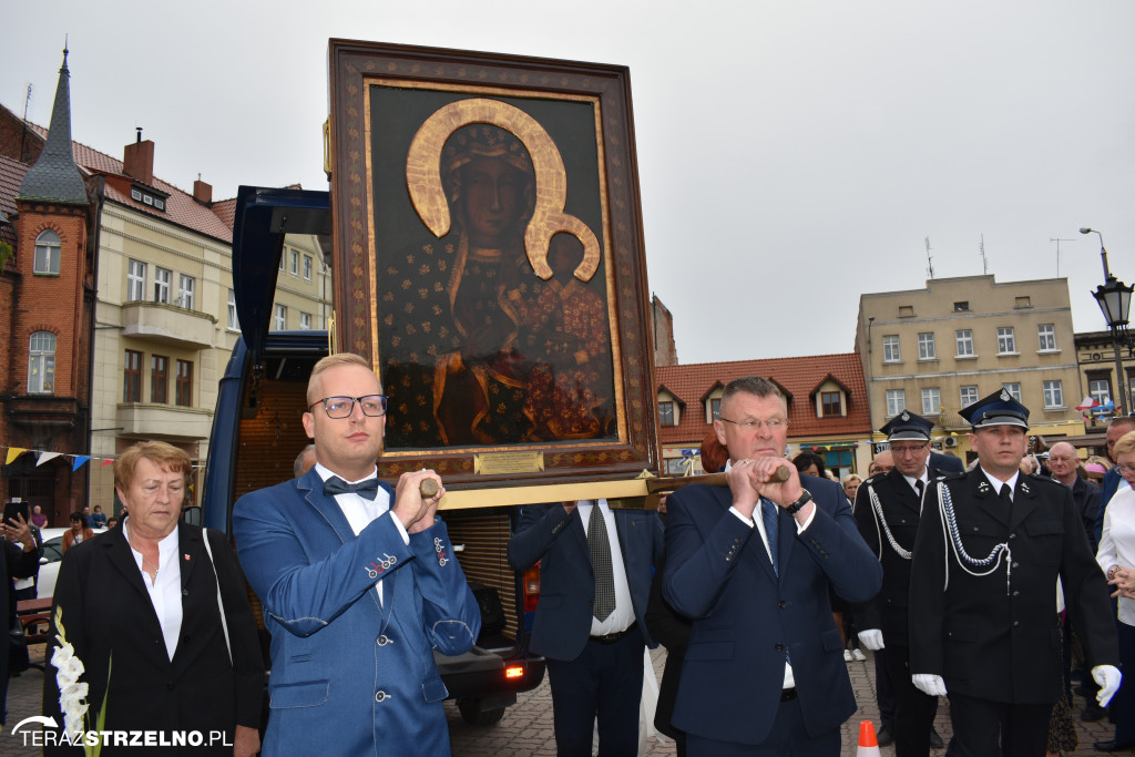 Powitanie Obrazu Matki Bożej Częstochowskiej w Strzelnie